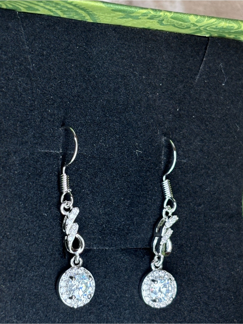 Silver Dangle Crystal Drop Earrings - Elegant Sparkle moissanite